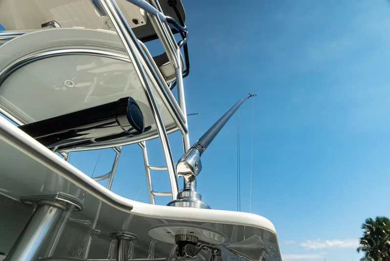  Yacht Photos Pics 2019 SeaVee 390Z boat detail with fishing rod holder against clear blue sky.