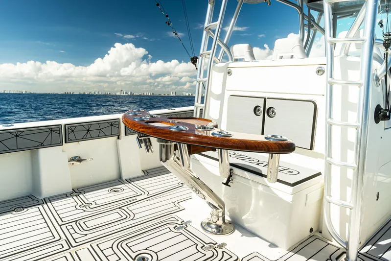  Yacht Photos Pics 2019 SeaVee 390Z boat deck with fishing rod holders, ocean view, and clear sky.