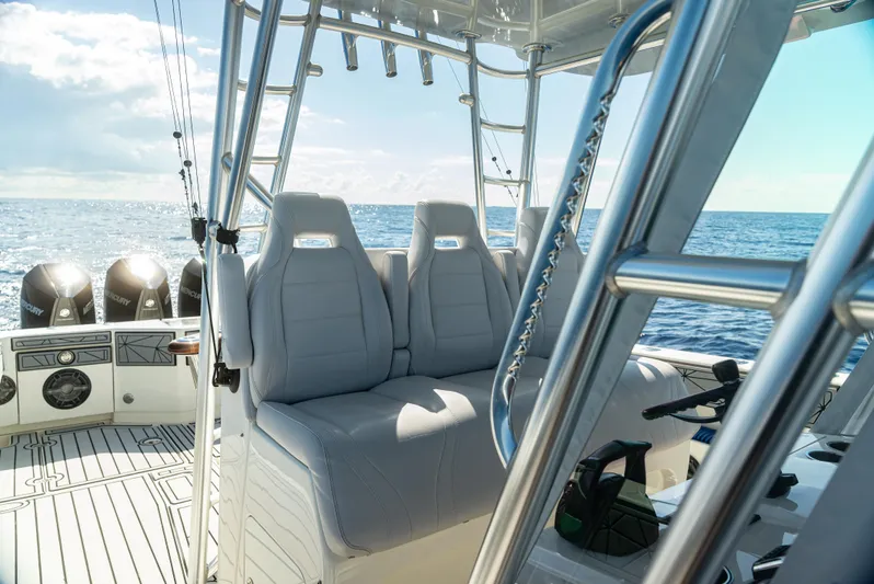  Yacht Photos Pics 2019 SeaVee 390Z boat interior with seating and ocean view.