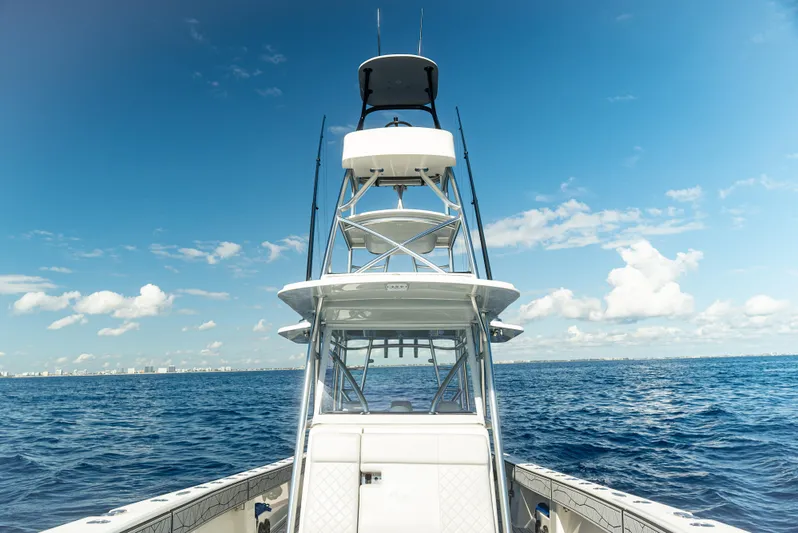  Yacht Photos Pics 2019 SeaVee 390Z boat on open ocean under clear blue sky.