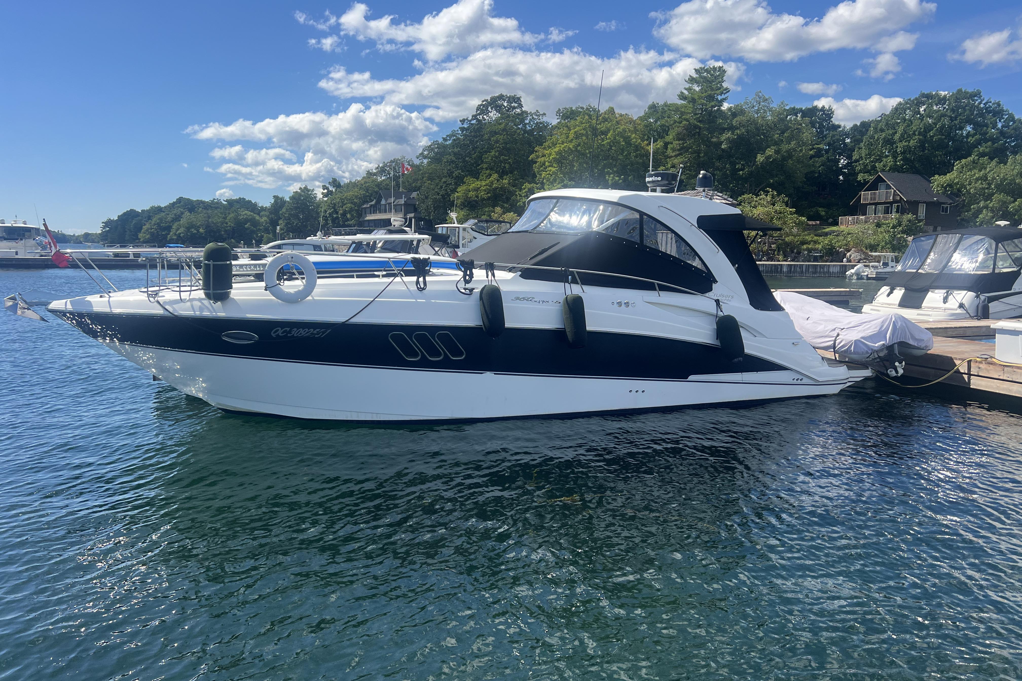 Cruisers Yachts 360 Express