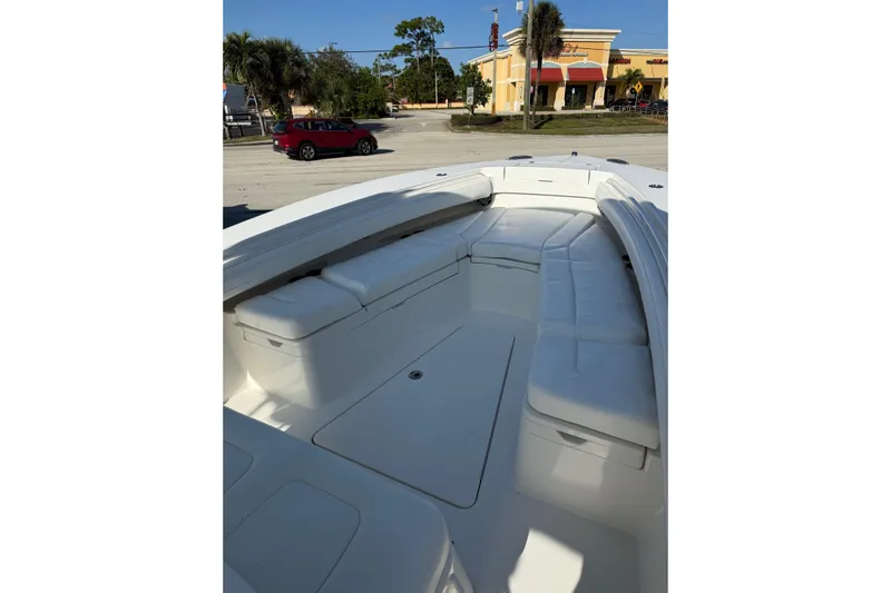 28-563 Brokerage Higgins Yacht Photos Pics 2021 Regulator 28 boat interior with white cushioned seating and spacious deck.