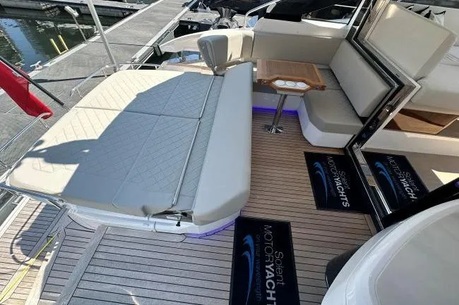  Yacht Photos Pics Fairline Targa 45 GT - Cockpit