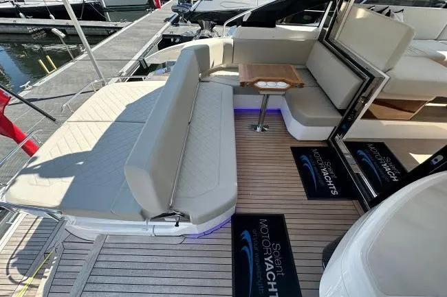  Yacht Photos Pics Fairline Targa 45 GT - Cockpit
