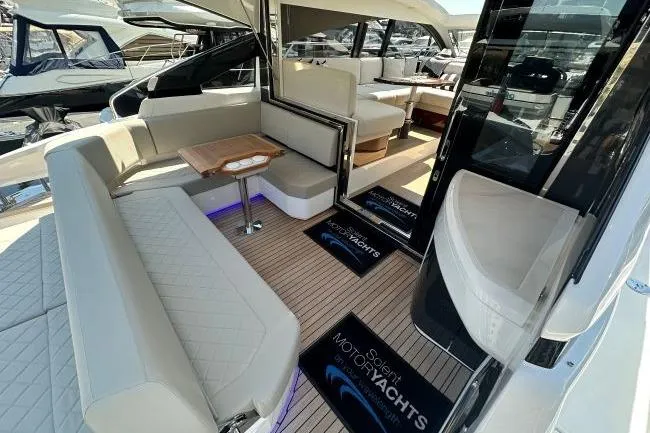  Yacht Photos Pics Fairline Targa 45 GT - Cockpit