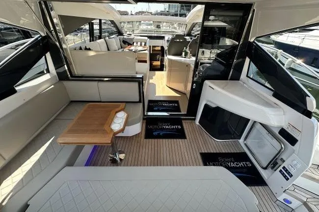  Yacht Photos Pics Fairline Targa 45 GT - Cockpit