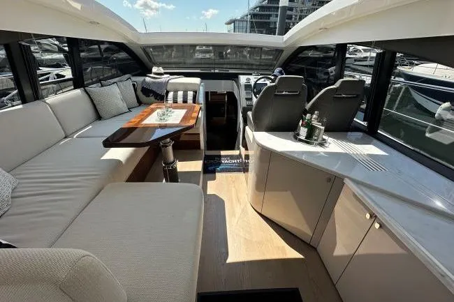  Yacht Photos Pics Fairline Targa 45 GT - Deck saloon