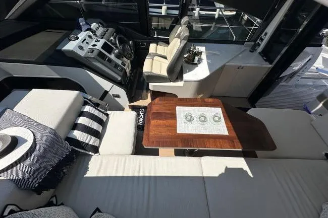  Yacht Photos Pics Fairline Targa 45 GT - Deck saloon