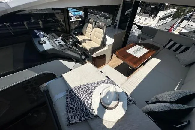  Yacht Photos Pics Fairline Targa 45 GT - Deck saloon