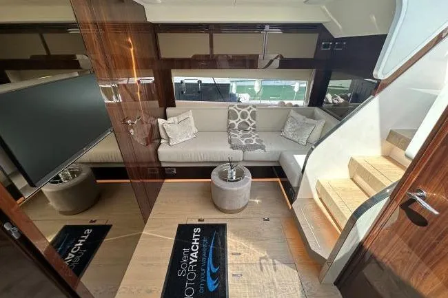  Yacht Photos Pics Fairline Targa 45 GT - Lower saloon