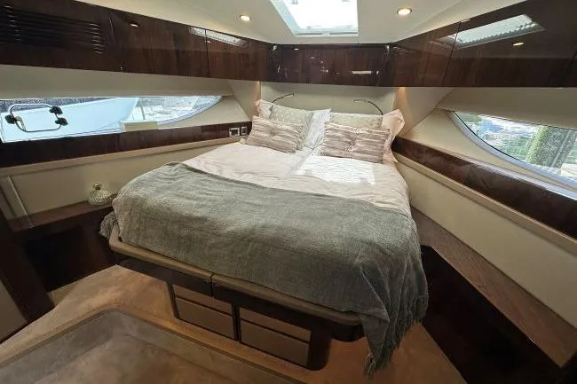  Yacht Photos Pics Fairline Targa 45 GT - Guest fore cabin