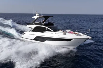 2025 Fairline Squadron 58