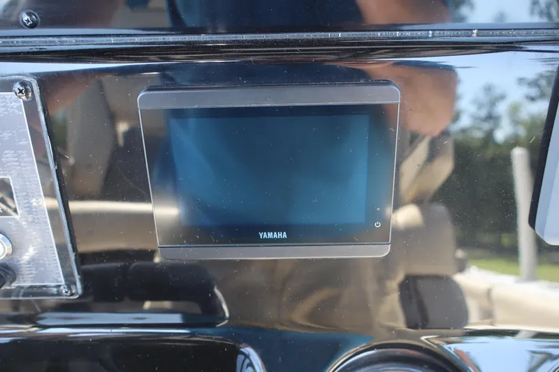  Yacht Photos Pics Yamaha display screen on 2022 Tidewater 272 LXF boat dashboard.