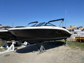 2022 Sea Ray SPX 210 HORS BORD