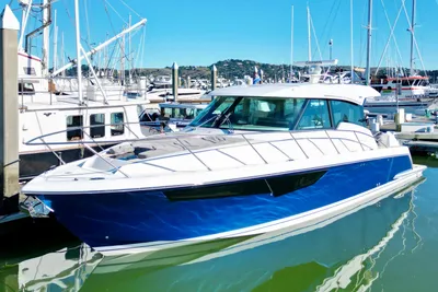 Tiara Yachts 43 LE