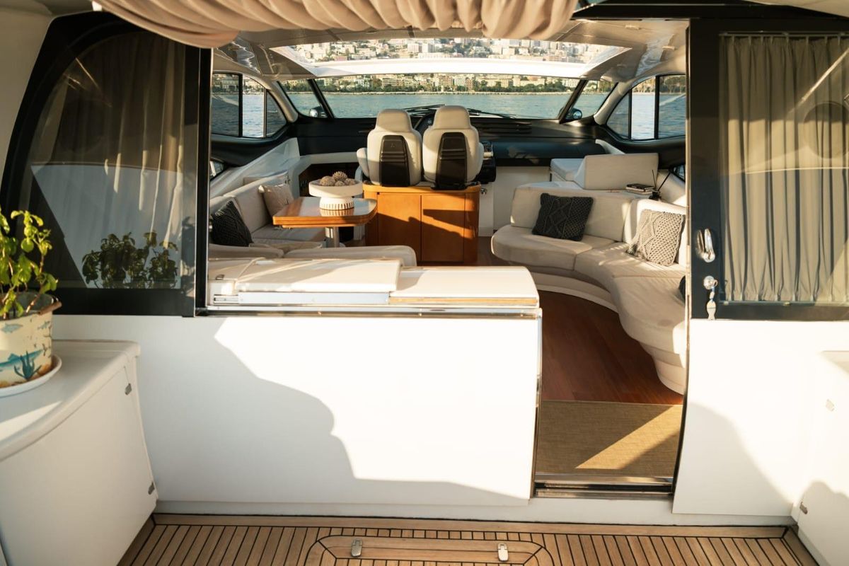 2006 Pershing 62 