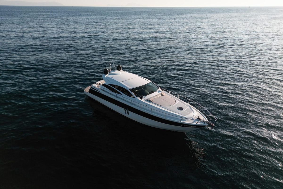 2006 Pershing 62 