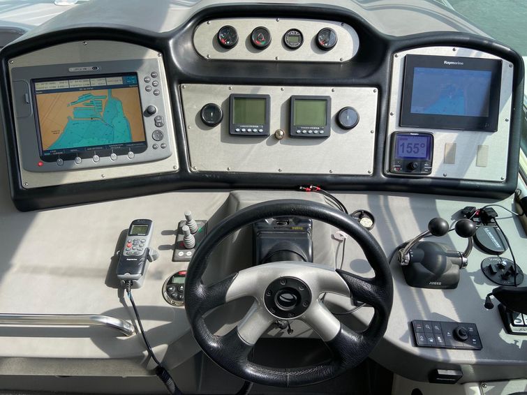 2007-45-cruisers-yachts-455-express-motor-yacht