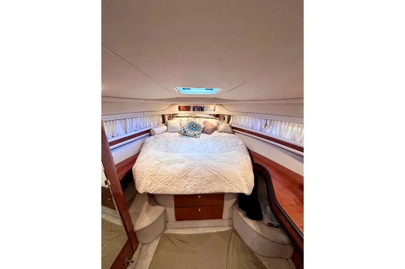  Yacht Photos Pics Luxurious cabin interior of 1999 Sea Ray 460 Sundancer yacht with cozy bedding.