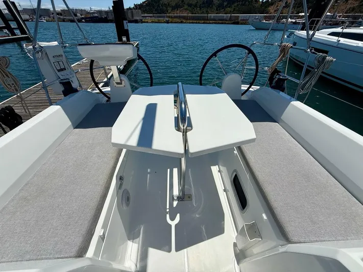 Fasttack Yacht Photos Pics 2024 Beneteau Oceanis 30.1 yacht cockpit with dual steering wheels and central table.