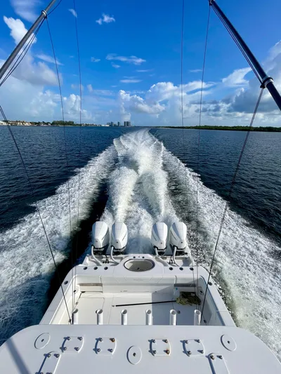 Lulu Yacht Photos Pics Invincible 35 Catamaran 2020 cruising on open water, leaving a wake behind.