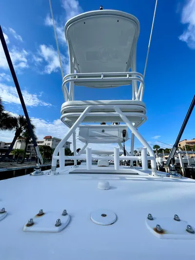 Lulu Yacht Photos Pics Invincible 35 Catamaran 2020, view of tower against blue sky.