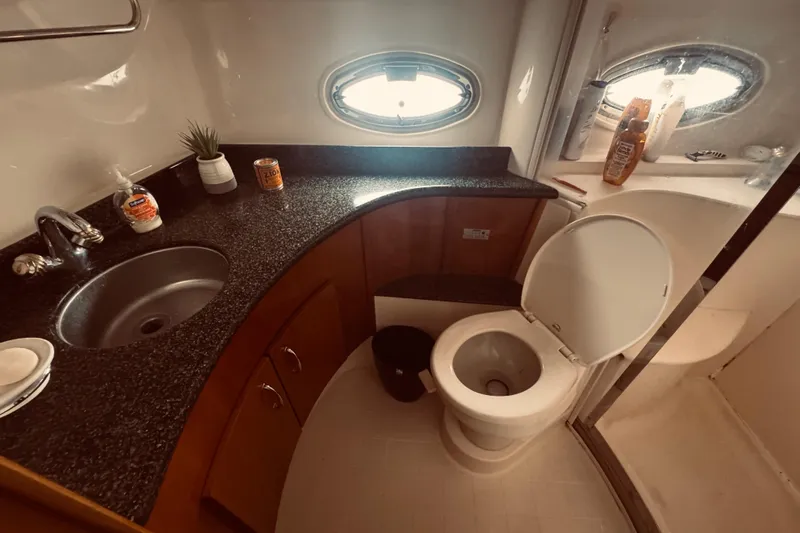 Tom’s Cruise Yacht Photos Pics Bathroom interior of 2005 Carver 466 Motor Yacht with sink and toilet.