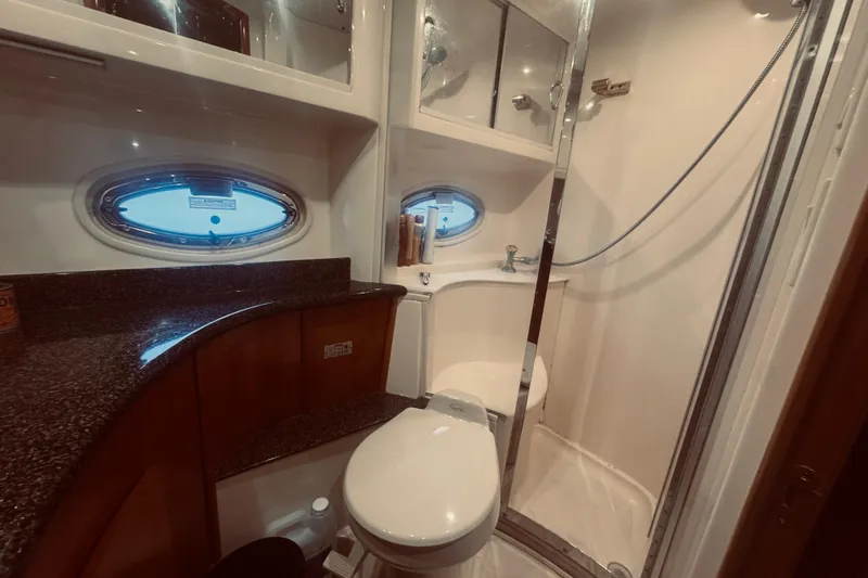 Tom&rsquo;s Cruise Yacht Photos Pics Bathroom interior of 2005 Carver 466 Motor Yacht with shower and porthole window.