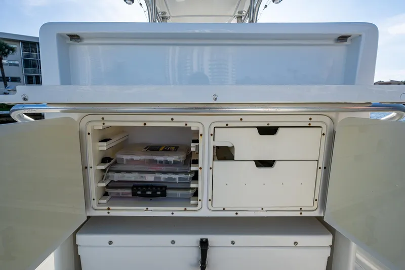 Traveler Yacht Photos Pics SeaVee 320B Traveler - Tackle Center