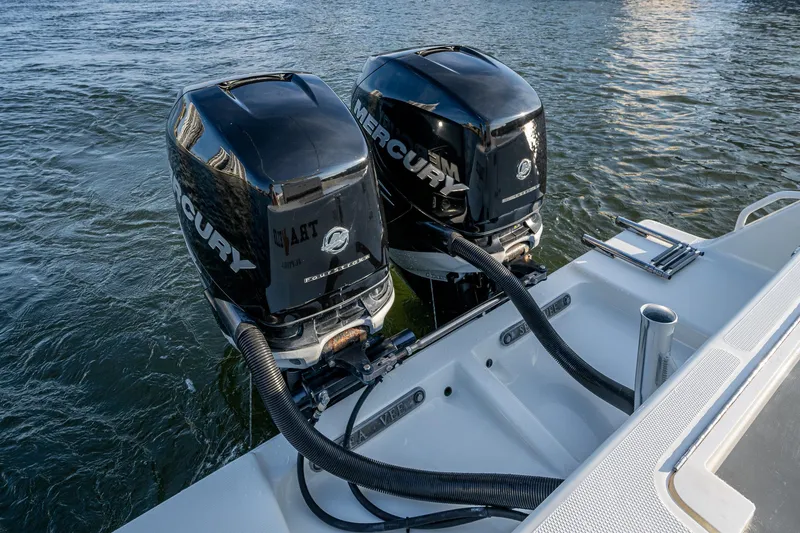 Traveler Yacht Photos Pics SeaVee 320B Traveler - Engines