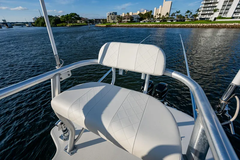 Traveler Yacht Photos Pics SeaVee 320B Traveler - Tower