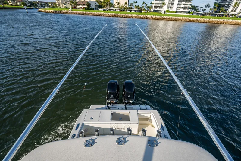 Traveler Yacht Photos Pics SeaVee 320B Traveler - Cockpit