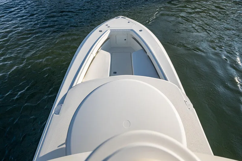 Traveler Yacht Photos Pics SeaVee 320B Traveler - Bow