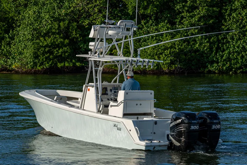 Traveler Yacht Photos Pics SeaVee 320B Traveler - Profile