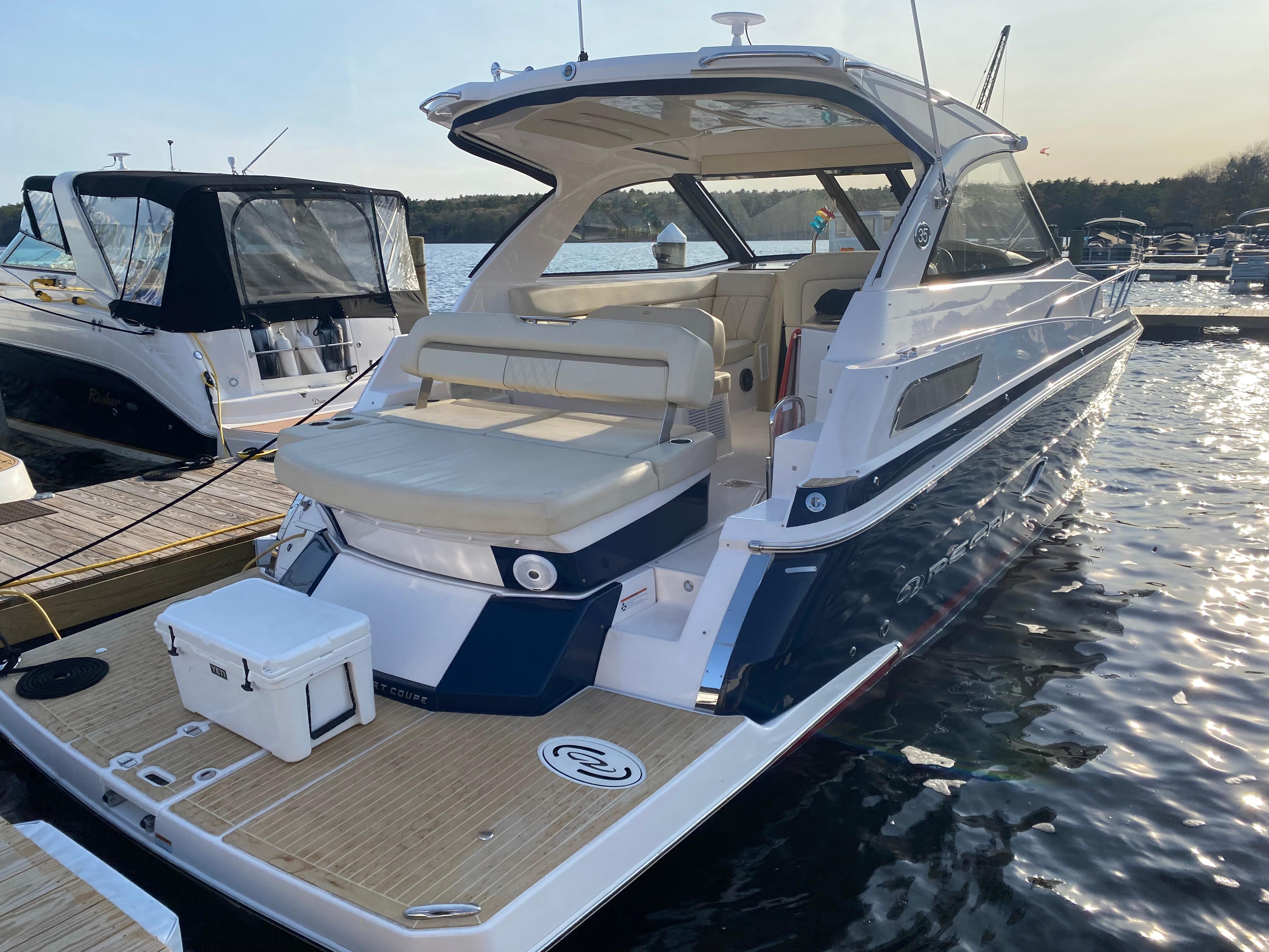 2019 Regal 35 Sport Coupe Cruiser for sale - YachtWorld