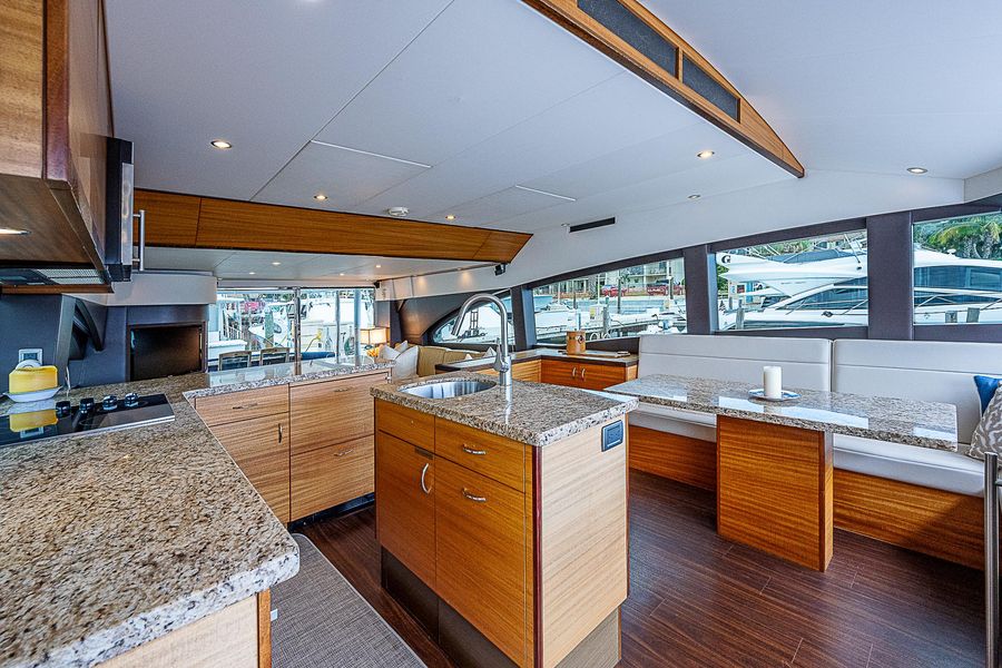 2011 Hatteras 60 Motor Yacht