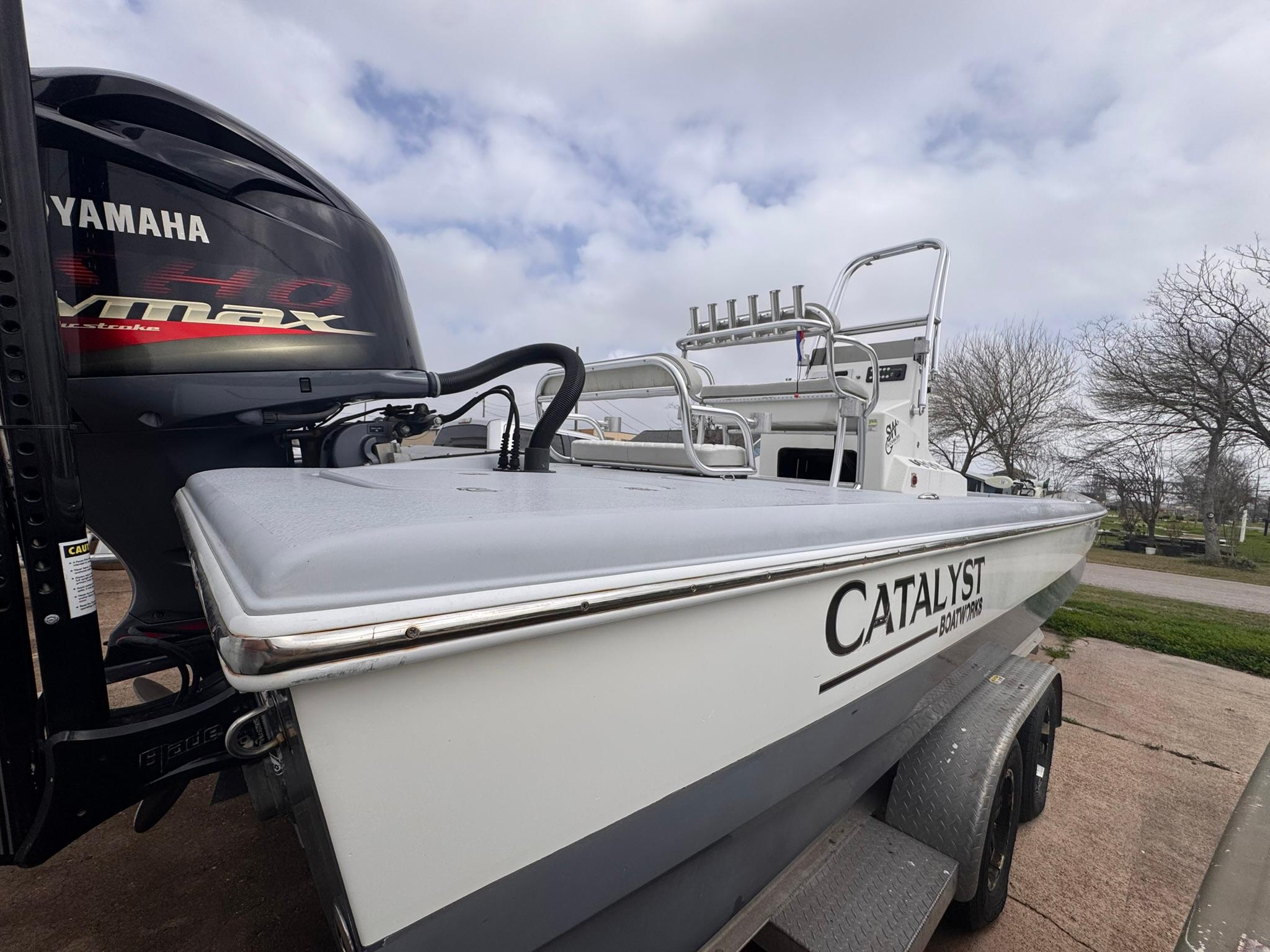 2019 Catalyst 260 Catamaran with Yamaha engine on trailer, parked outdoors.