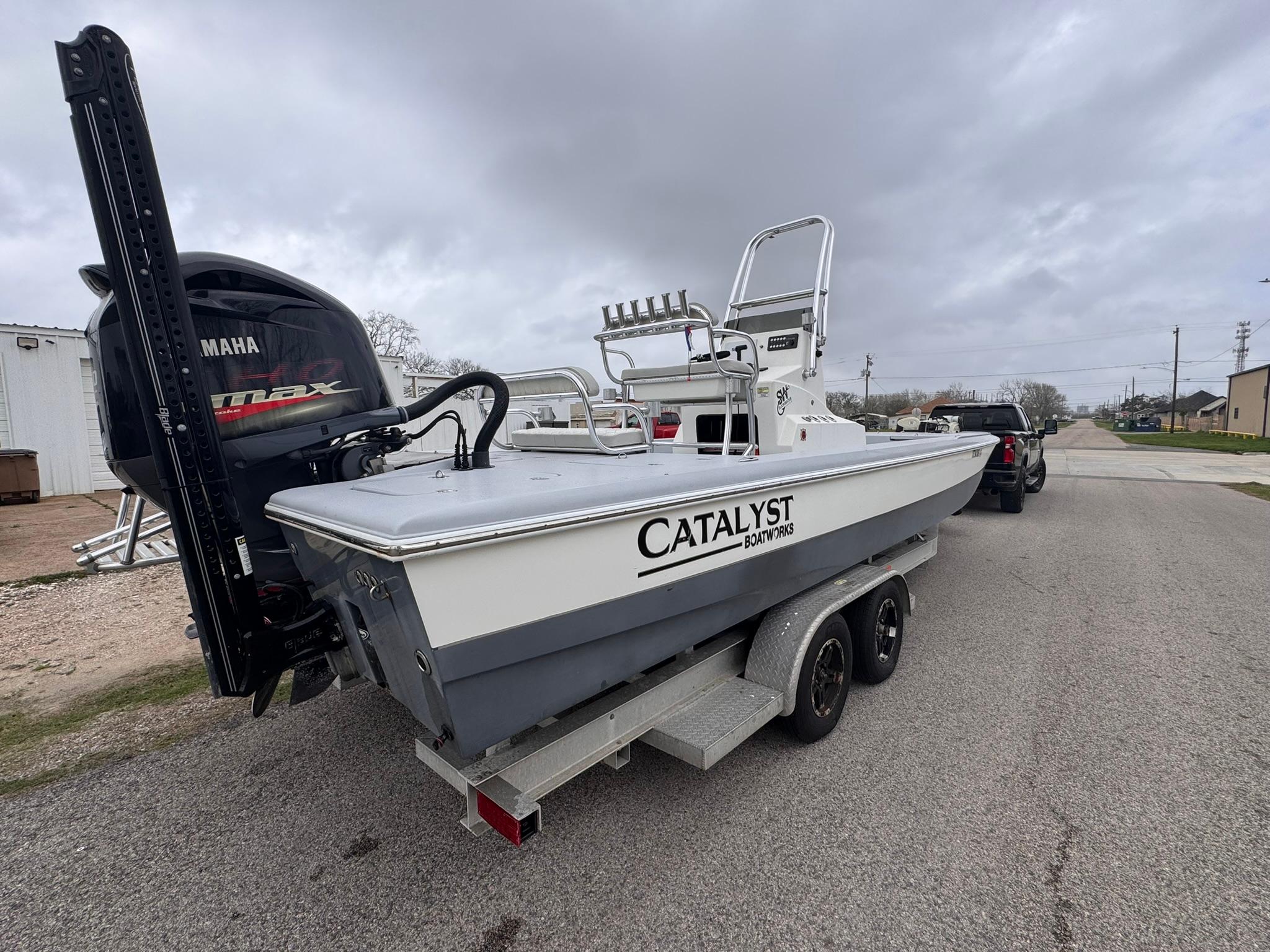2019 Catalyst 260 Catamaran on trailer, featuring Yamaha outboard motor, parked on a cloudy day.