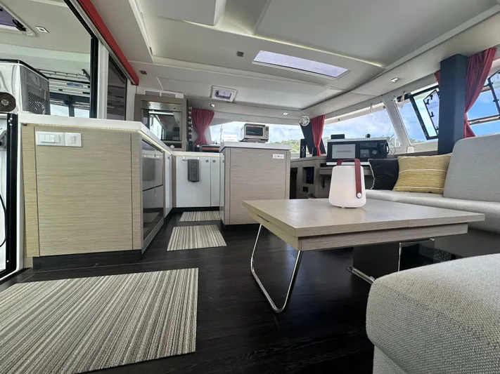 Superfly Yacht Photos Pics 