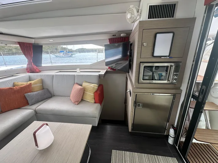 Superfly Yacht Photos Pics 