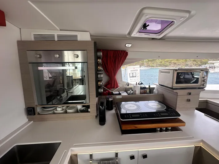 Superfly Yacht Photos Pics 