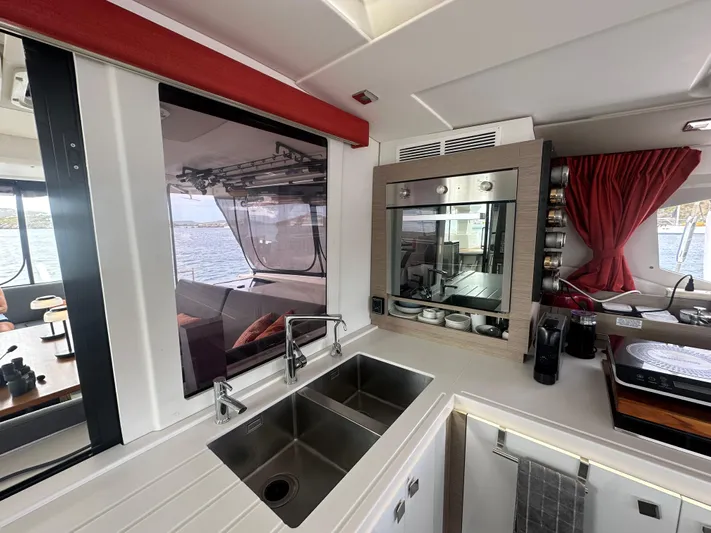 Superfly Yacht Photos Pics 