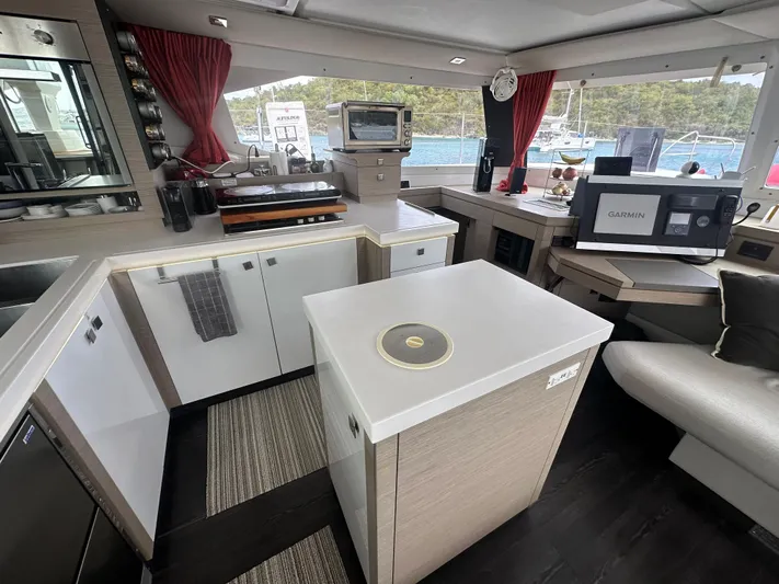 Superfly Yacht Photos Pics 