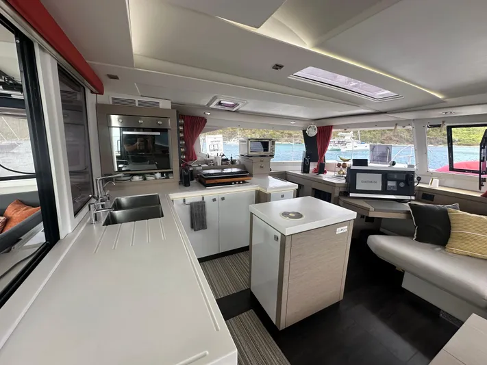 Superfly Yacht Photos Pics 