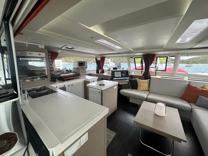 Superfly Yacht Photos Pics 