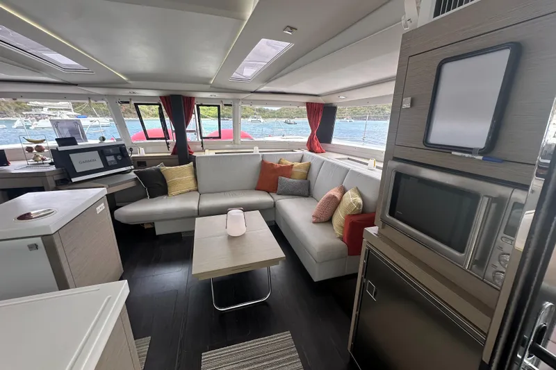 Superfly Yacht Photos Pics 