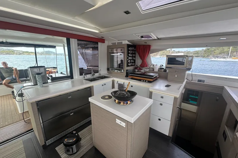 Superfly Yacht Photos Pics 