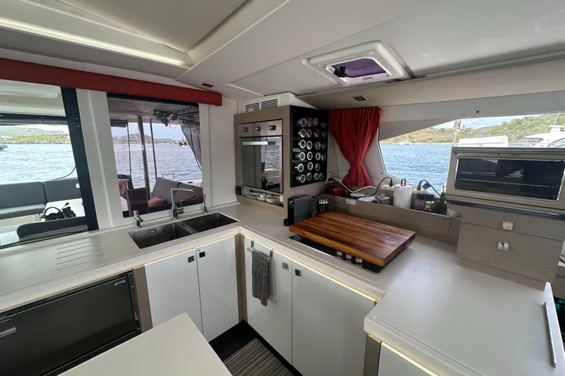 Superfly Yacht Photos Pics 