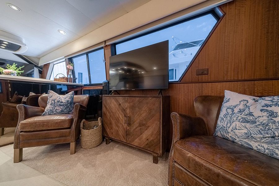 1990 Hatteras 65 Enclosed Bridge