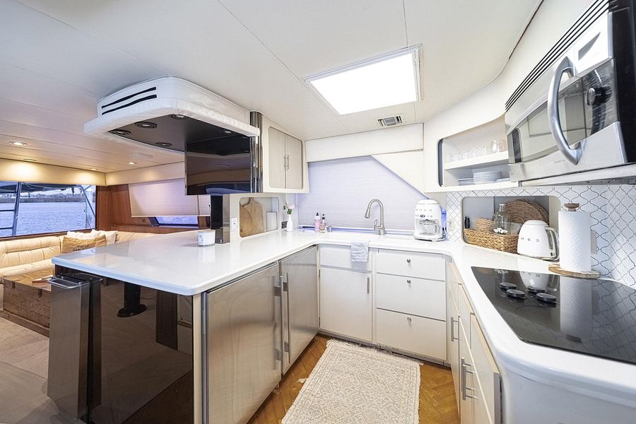 1990 Hatteras 65 Enclosed Bridge